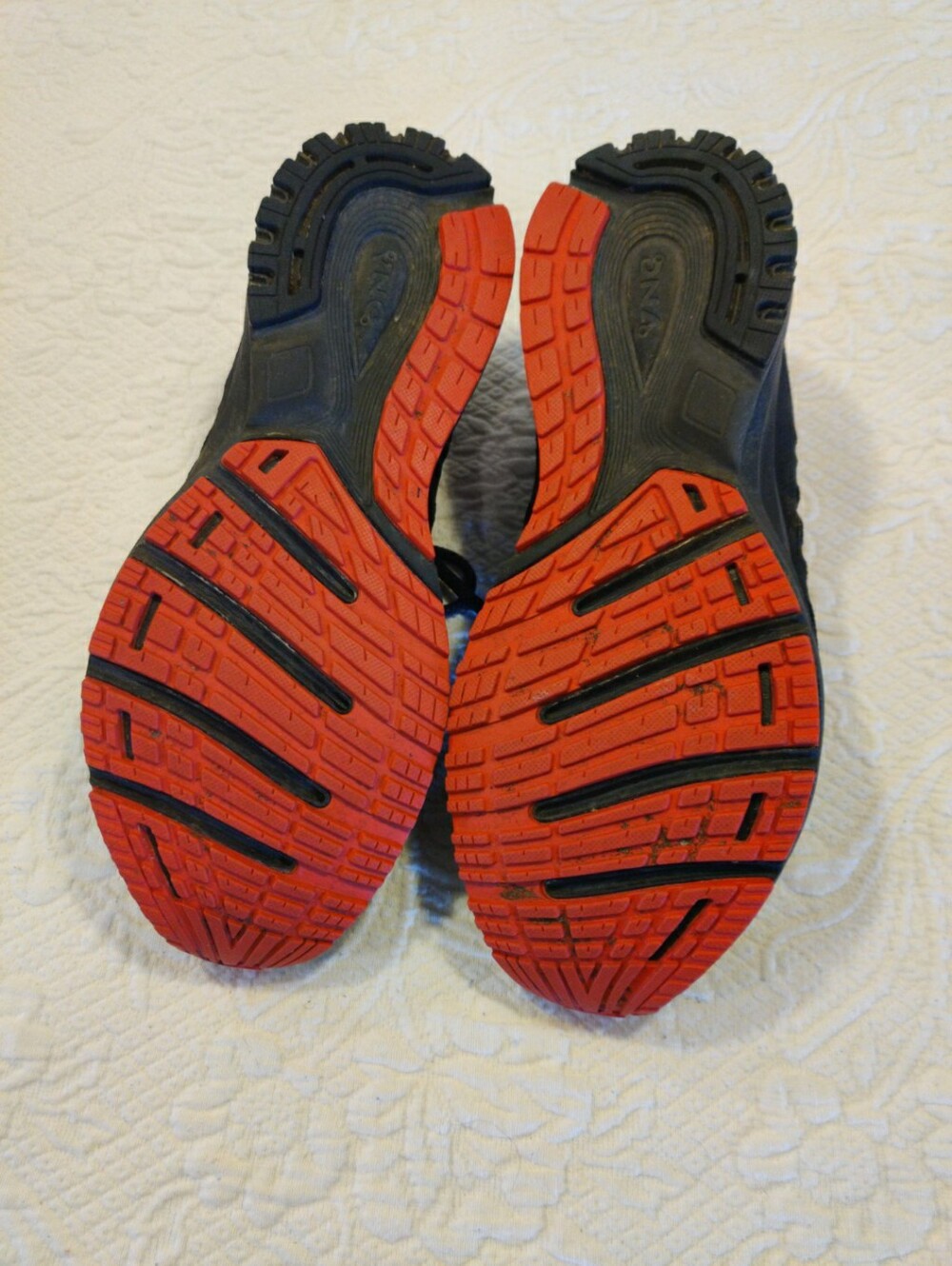 Brooks Revel Sports Shoe - Men's Athletic Running Black & Red Size 9 - Picture 8 of 10